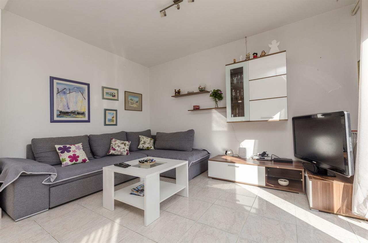 Apartments Mare Постира Экстерьер фото